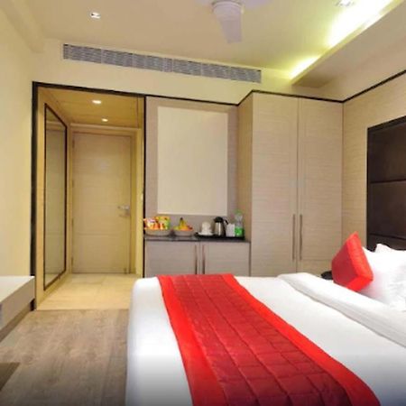 Hotel Royal Grand - Opposite Axis Bank East Patel Nagar Нью-Дели Экстерьер фото