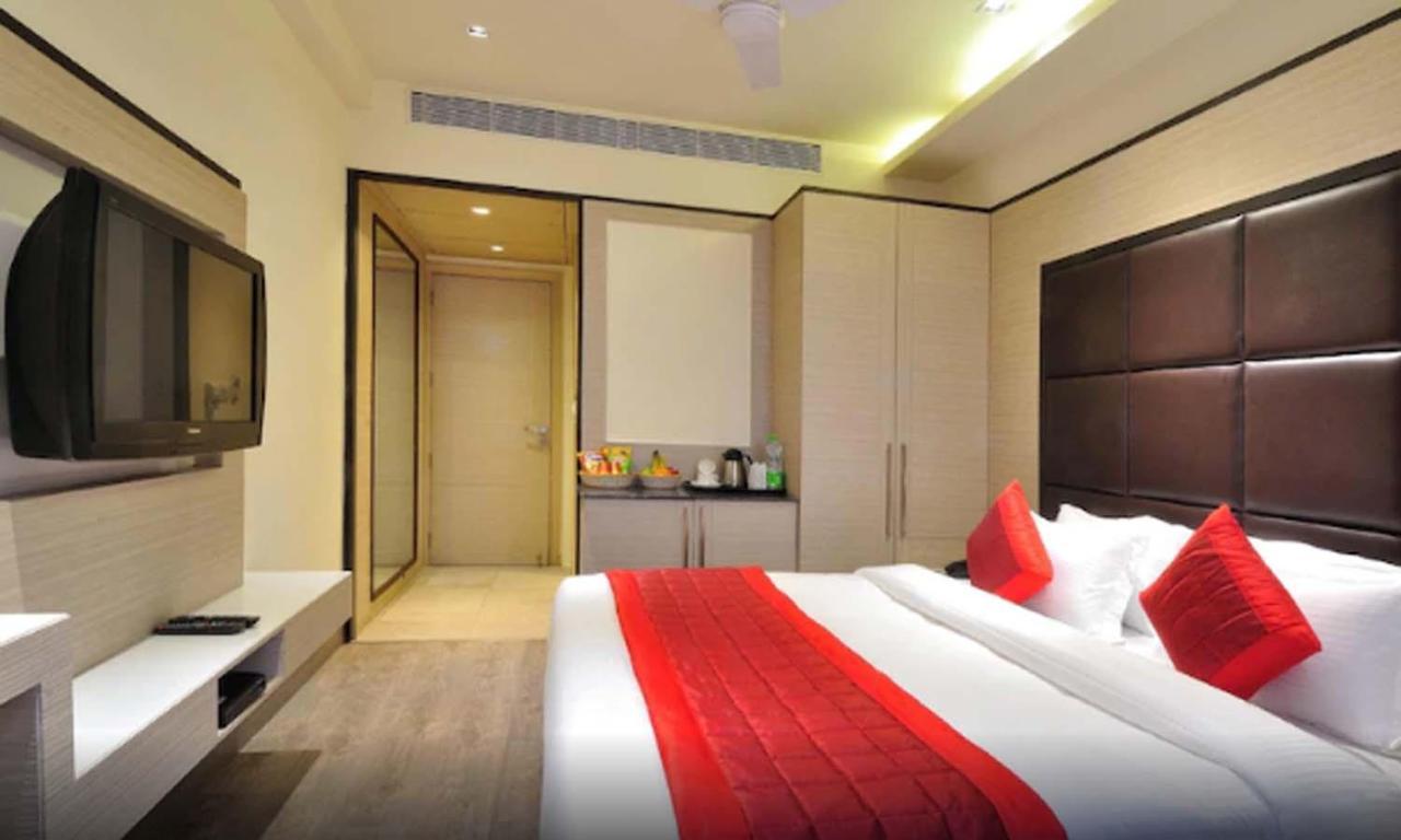Hotel Royal Grand - Opposite Axis Bank East Patel Nagar Нью-Дели Экстерьер фото