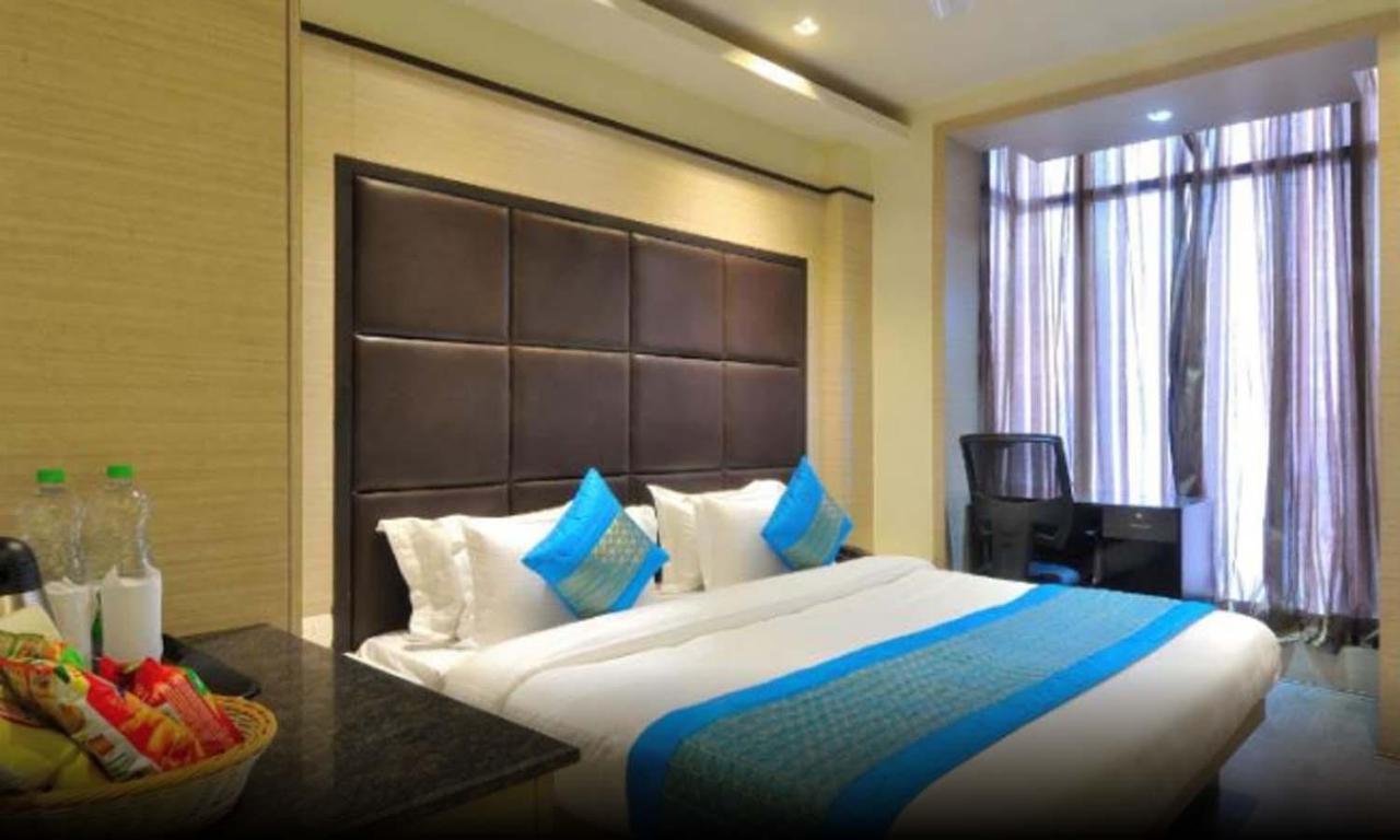 Hotel Royal Grand - Opposite Axis Bank East Patel Nagar Нью-Дели Экстерьер фото