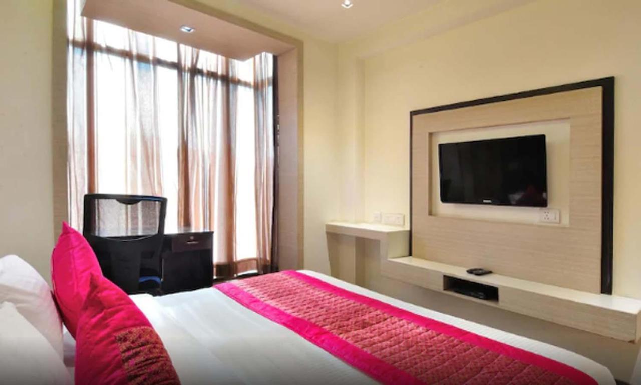 Hotel Royal Grand - Opposite Axis Bank East Patel Nagar Нью-Дели Экстерьер фото