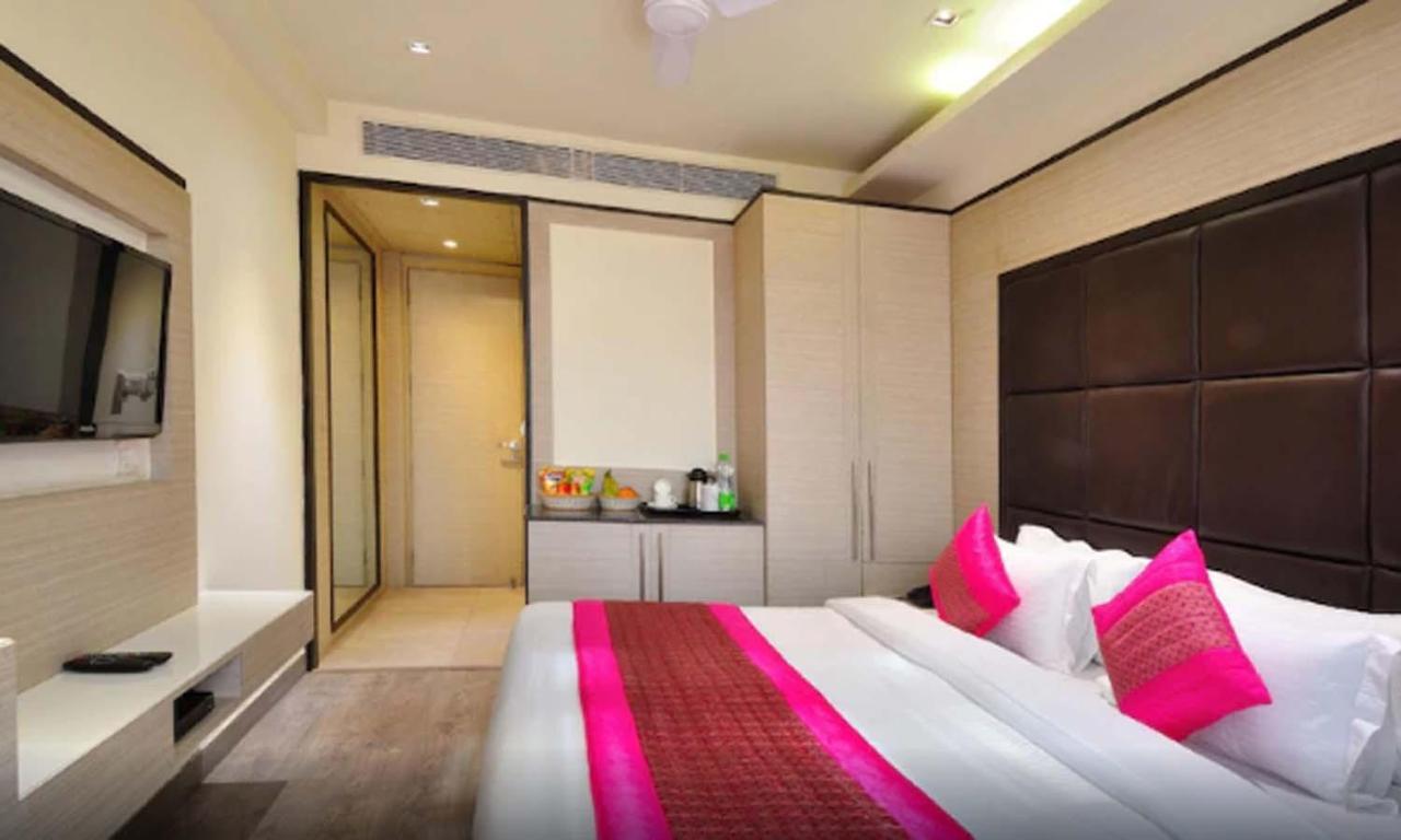 Hotel Royal Grand - Opposite Axis Bank East Patel Nagar Нью-Дели Экстерьер фото