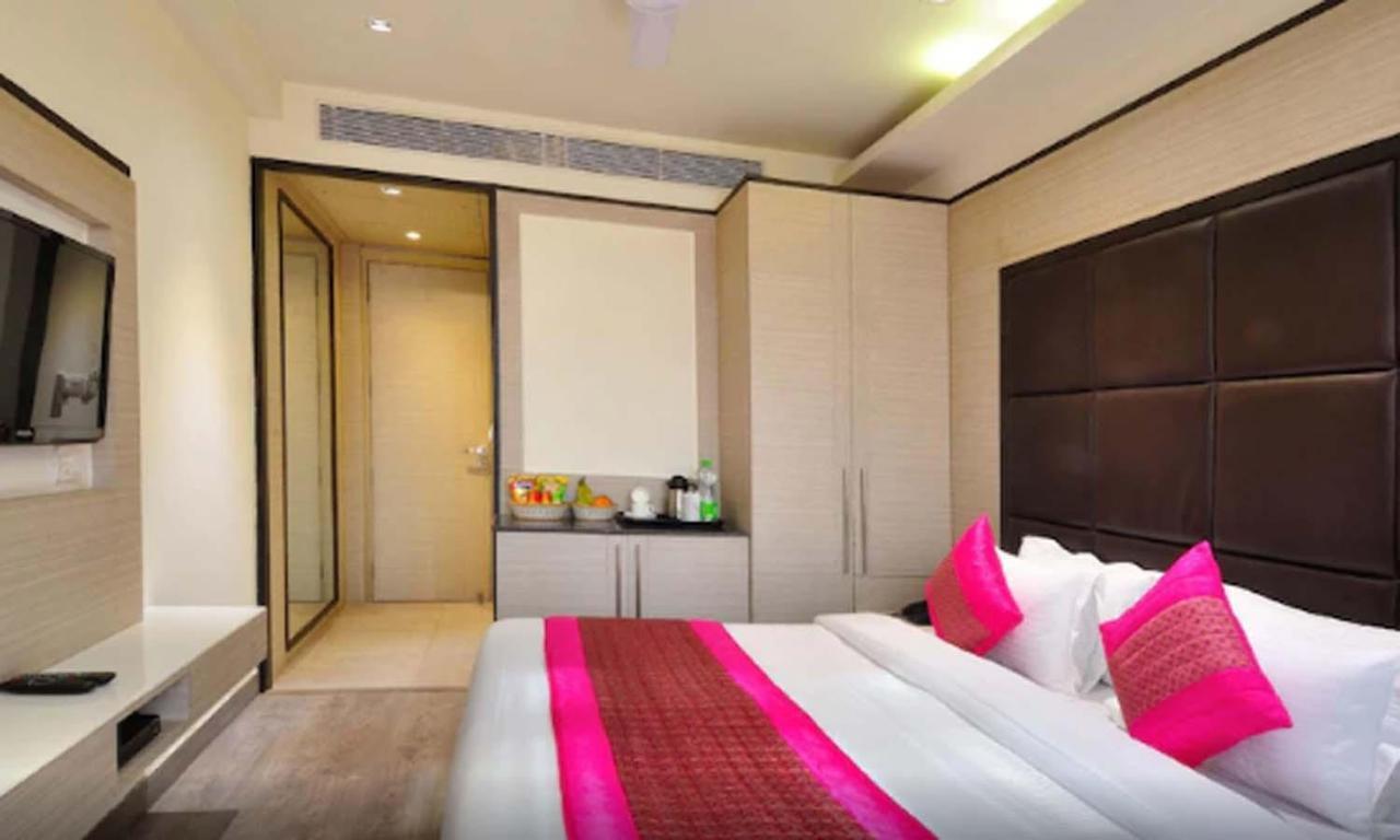 Hotel Royal Grand - Opposite Axis Bank East Patel Nagar Нью-Дели Экстерьер фото