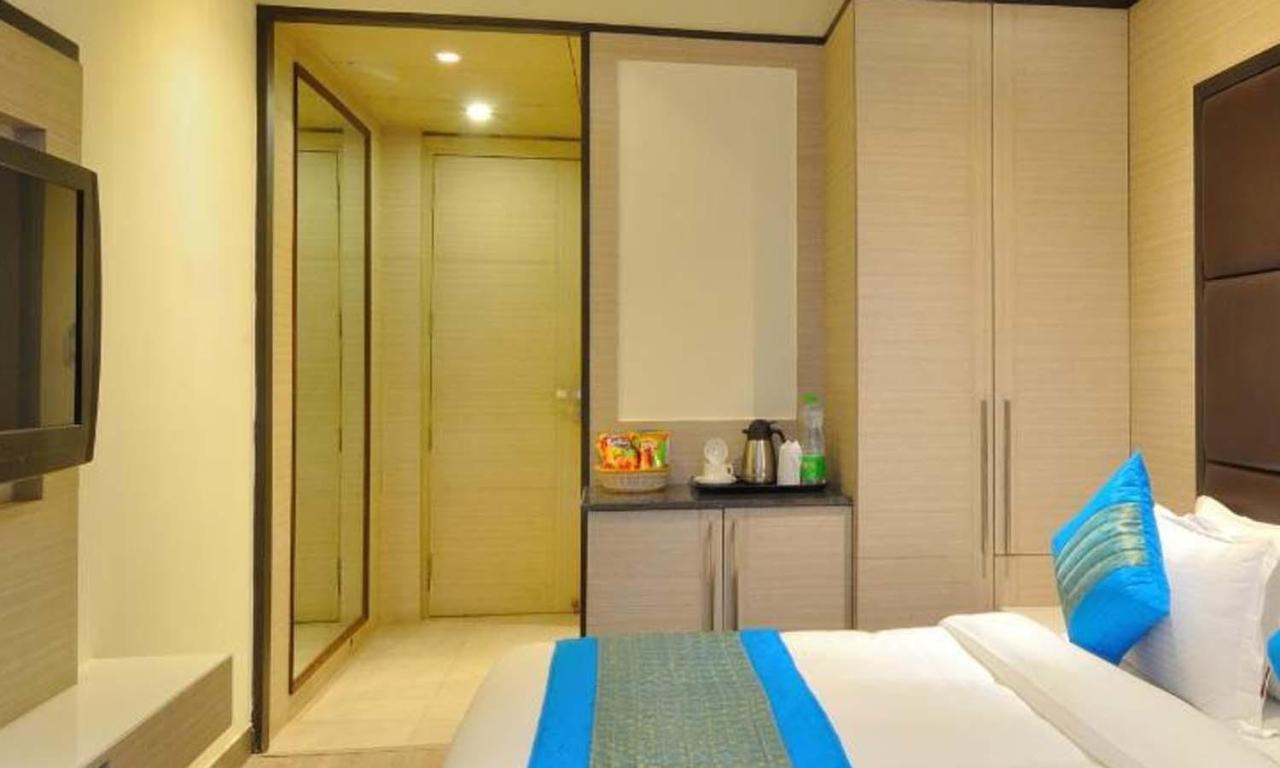 Hotel Royal Grand - Opposite Axis Bank East Patel Nagar Нью-Дели Экстерьер фото