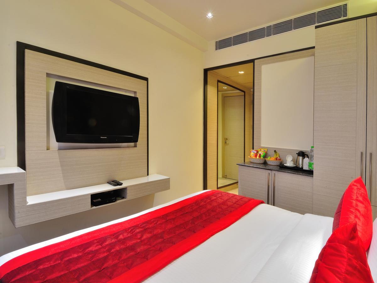Hotel Royal Grand - Opposite Axis Bank East Patel Nagar Нью-Дели Экстерьер фото