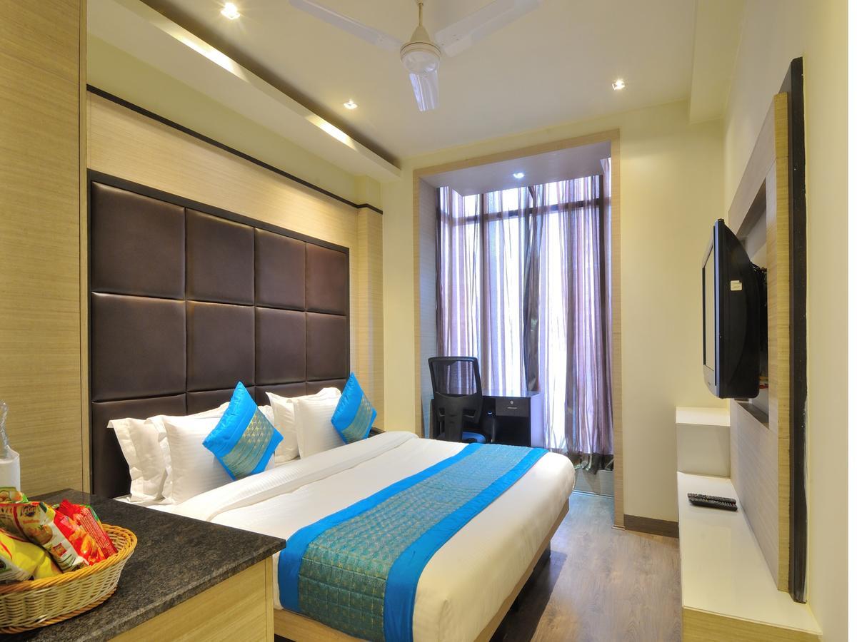 Hotel Royal Grand - Opposite Axis Bank East Patel Nagar Нью-Дели Экстерьер фото