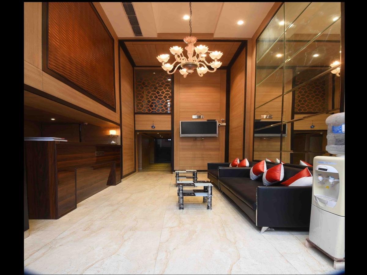 Hotel Royal Grand - Opposite Axis Bank East Patel Nagar Нью-Дели Экстерьер фото