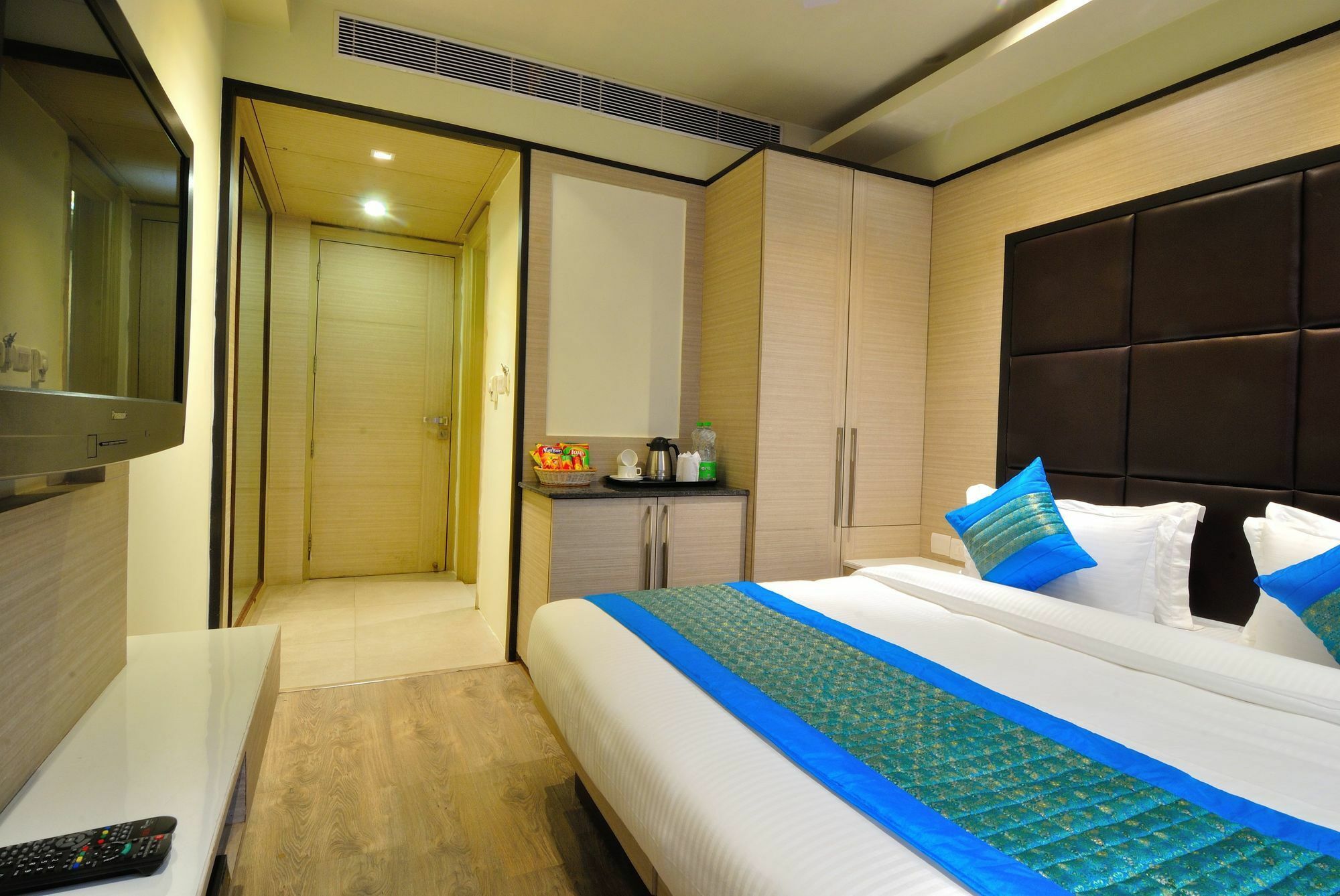 Hotel Royal Grand - Opposite Axis Bank East Patel Nagar Нью-Дели Экстерьер фото