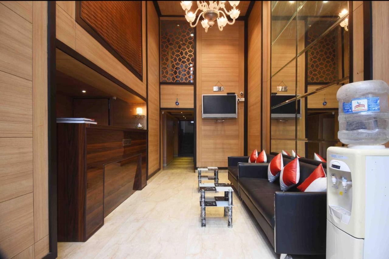 Hotel Royal Grand - Opposite Axis Bank East Patel Nagar Нью-Дели Экстерьер фото